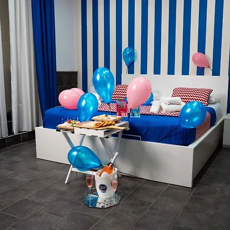 Πανσιόν Yacht Club Angioino 4*