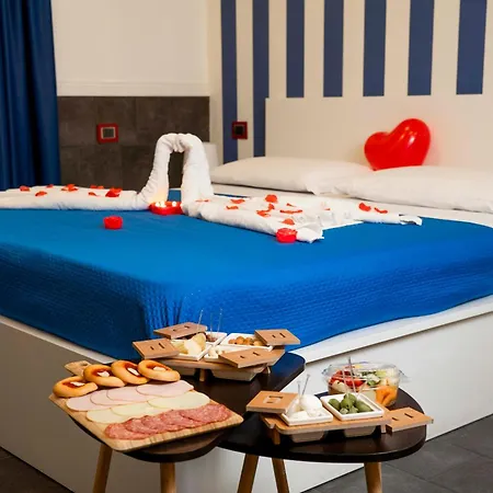 Yacht Club Angioino Πανσιόν 4*