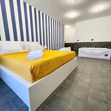 Yacht Club Angioino Πανσιόν